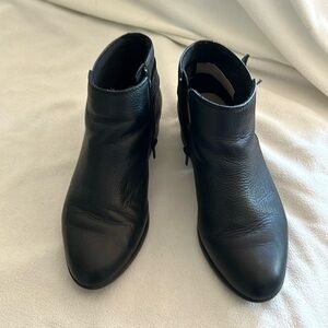 Clark’s Cushion Boots Size 6.5